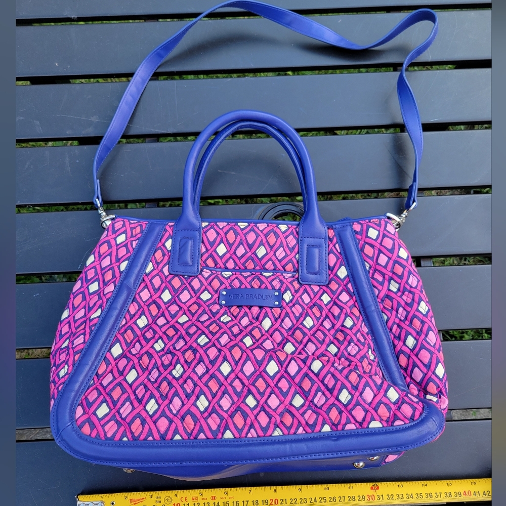 Vera Bradley purse with shoulder strap in excellent condition.